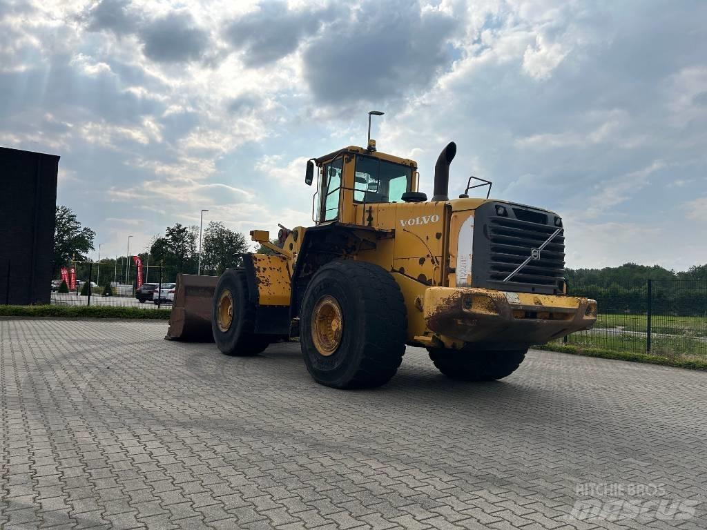 Volvo L 220 E لوادر بعجل