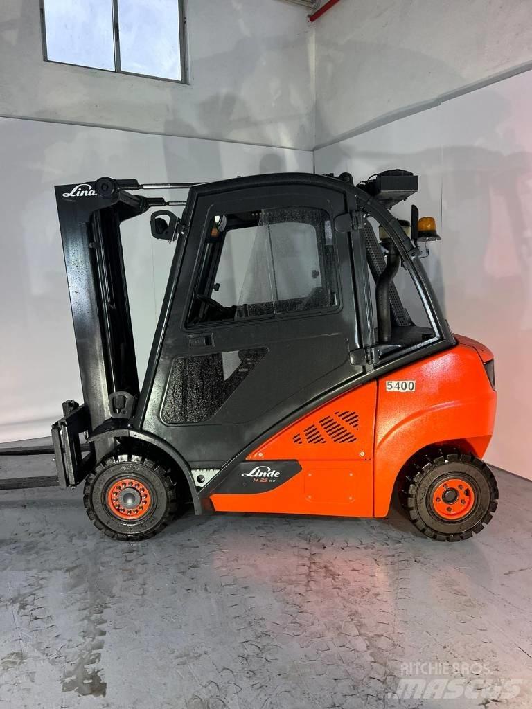 Linde H 25 D شاحنات الديزل