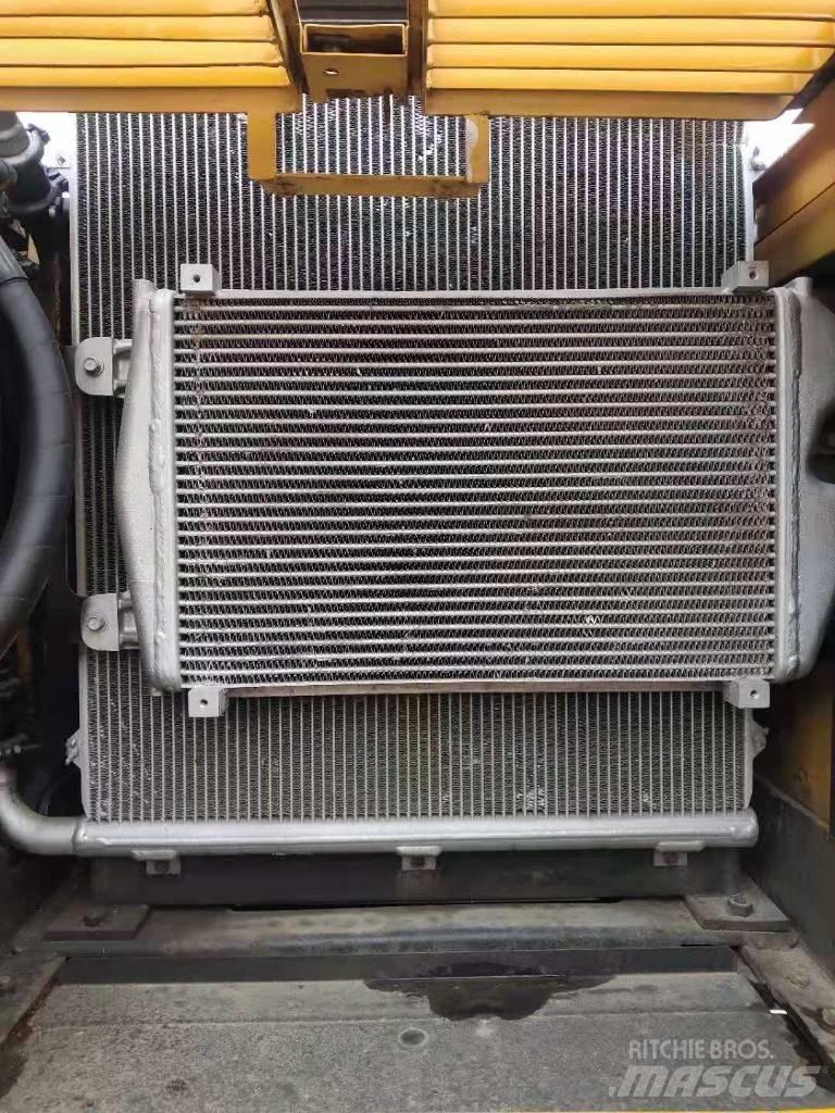 Sany SY 215-9 حفارات زحافة