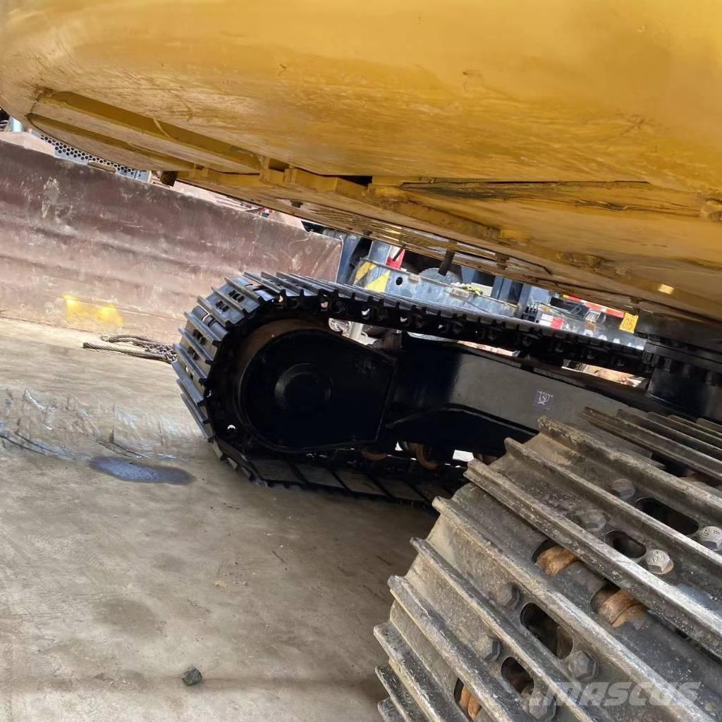 CAT 320 GC حفارات زحافة