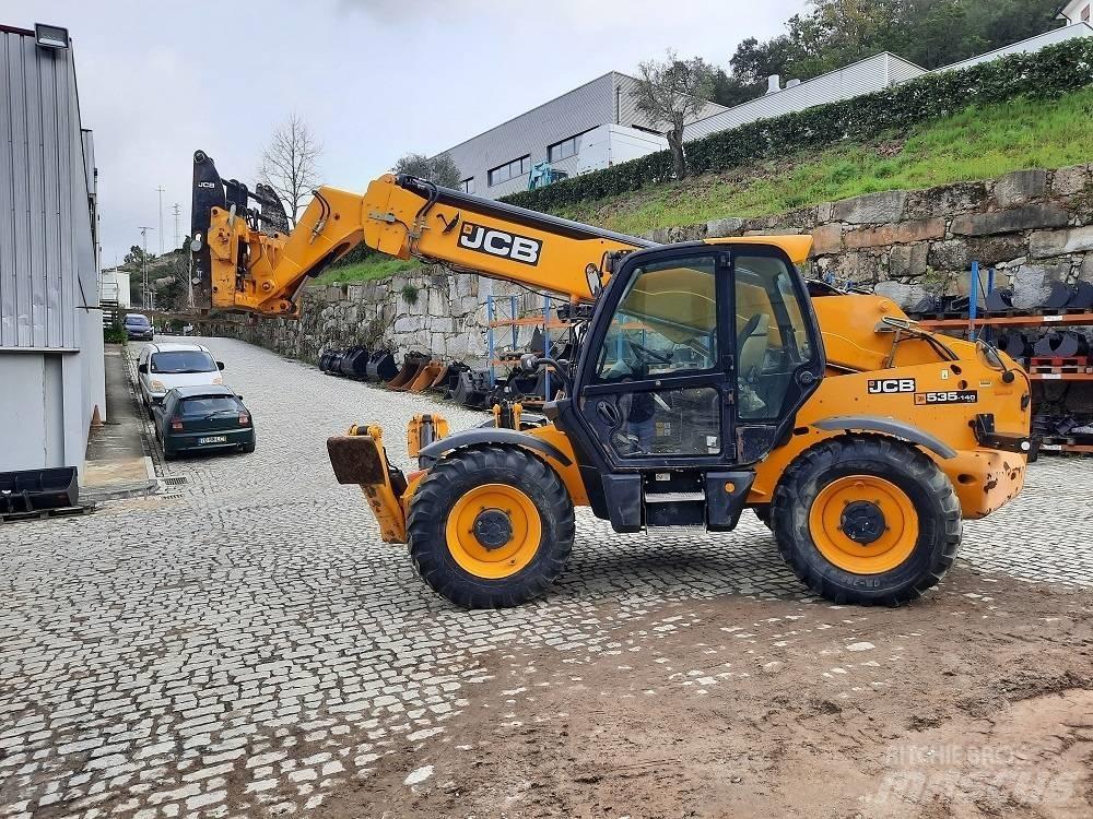 JCB 535-140 مناولات متداخلة