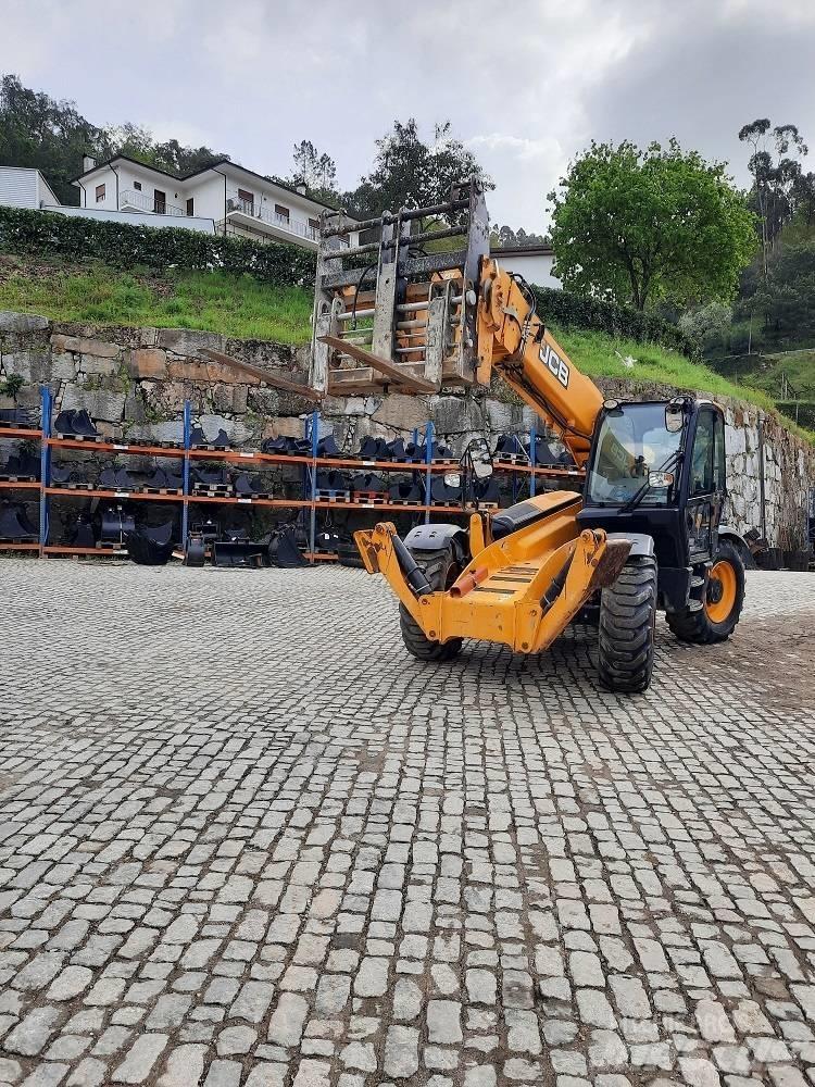 JCB 535-140 مناولات متداخلة