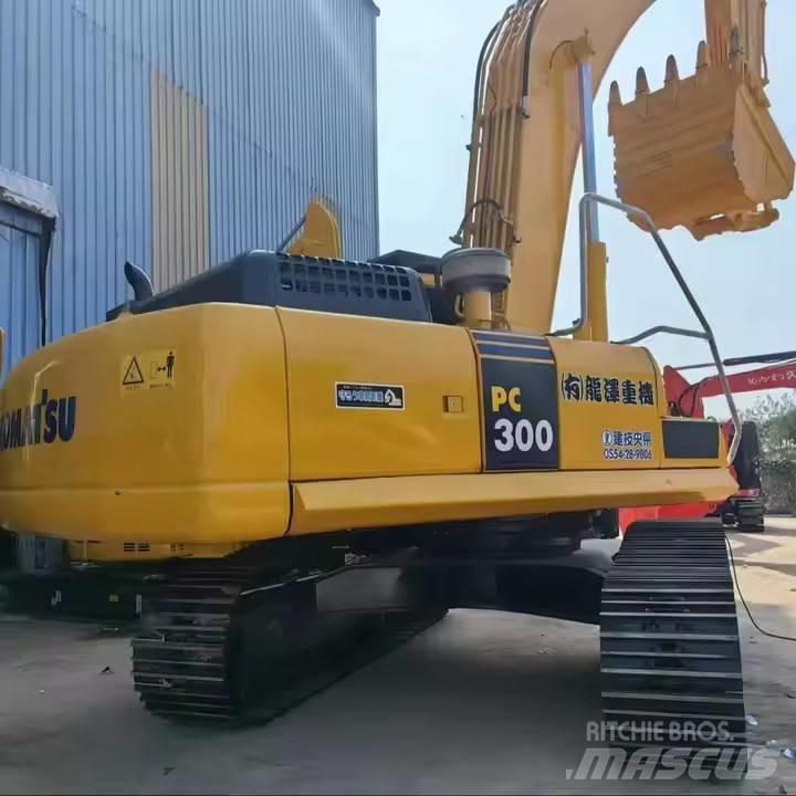 Komatsu PC300 حفارات زحافة