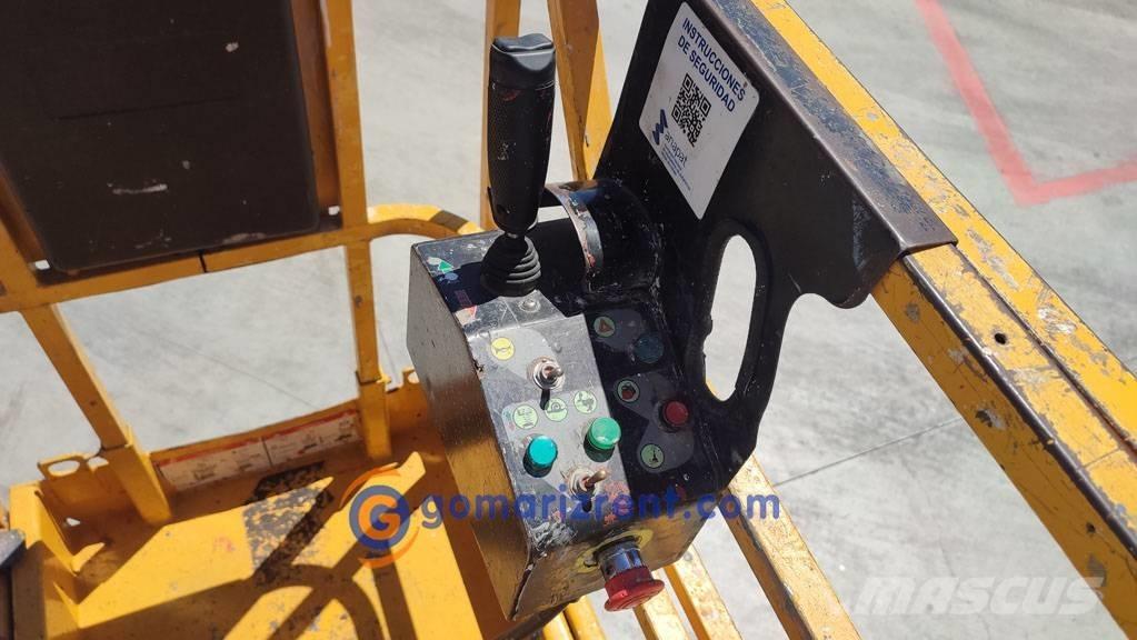 Haulotte Compact 8 رافعات مقصية الشكل