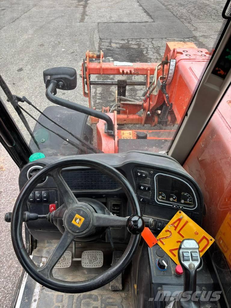 JCB 525-60 مناولات متداخلة