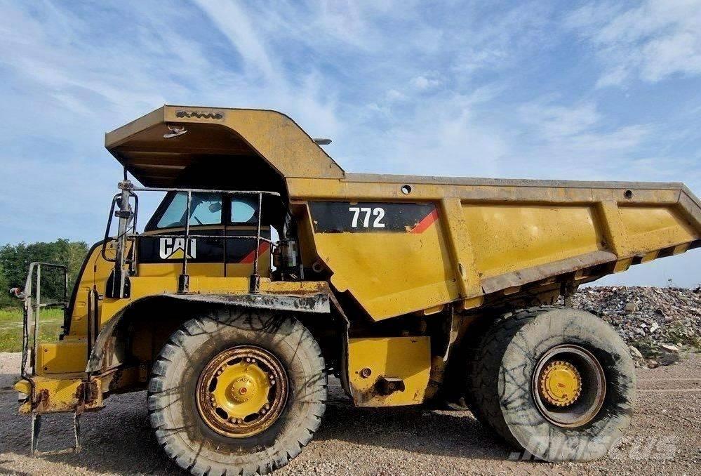 CAT 772 شاحنات المخلفات الصلبة