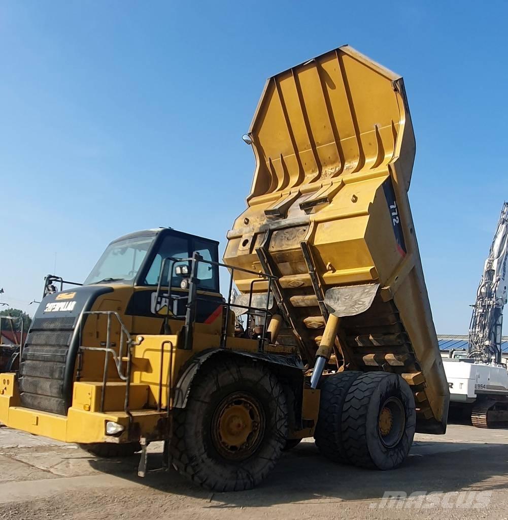 CAT 772 شاحنات المخلفات الصلبة