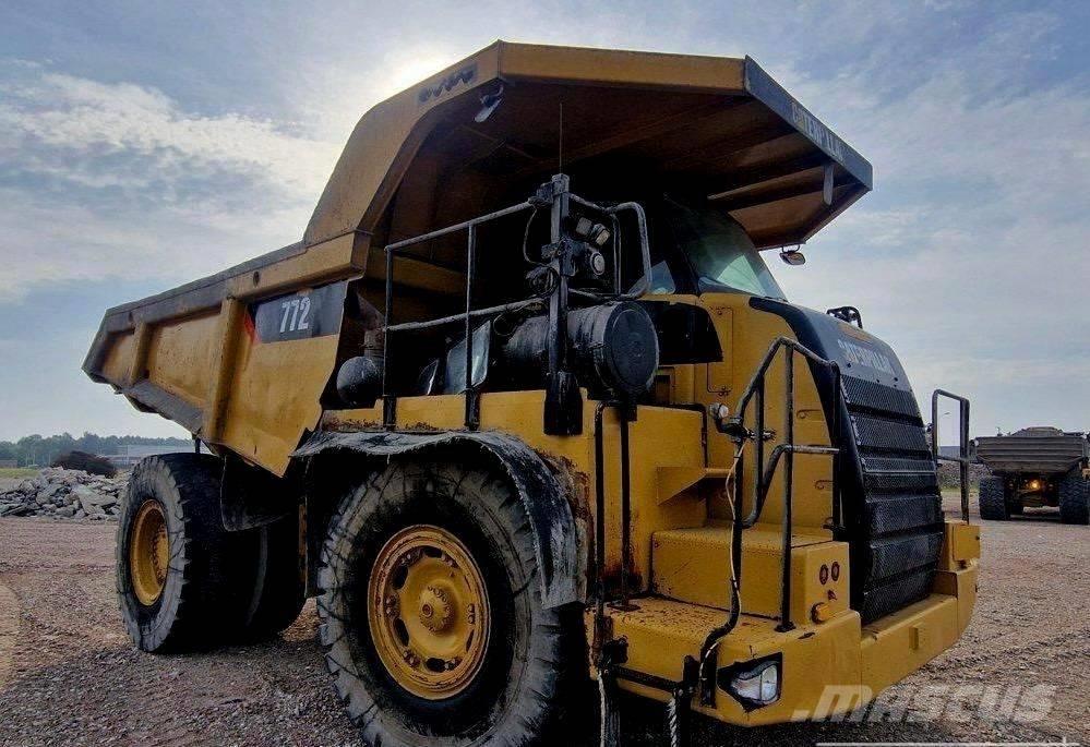 CAT 772 شاحنات المخلفات الصلبة