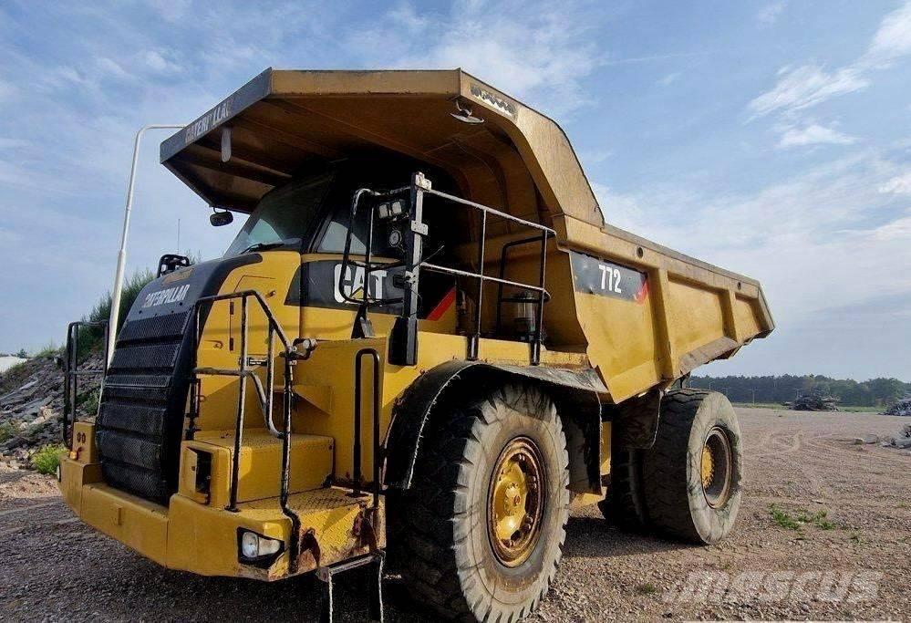 CAT 772 شاحنات المخلفات الصلبة