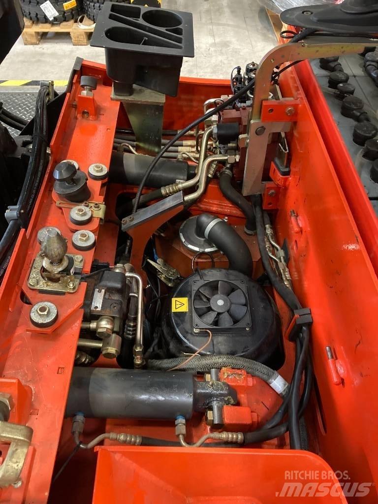 Linde E25/600/336 شاحنة الممرات الضيقة