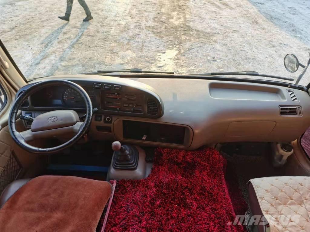 Toyota Coaster Bus حافلة صغيرة