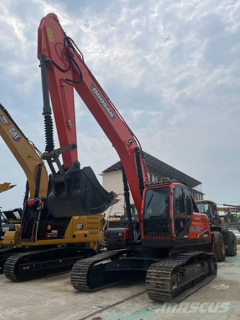 Doosan DX 225 LCA حفارات زحافة