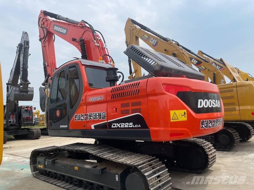 Doosan DX 225 LCA حفارات زحافة