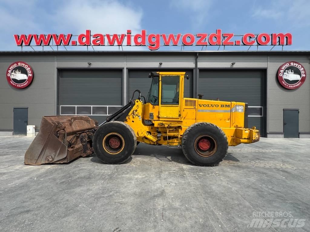 Volvo L90B لوادر بعجل
