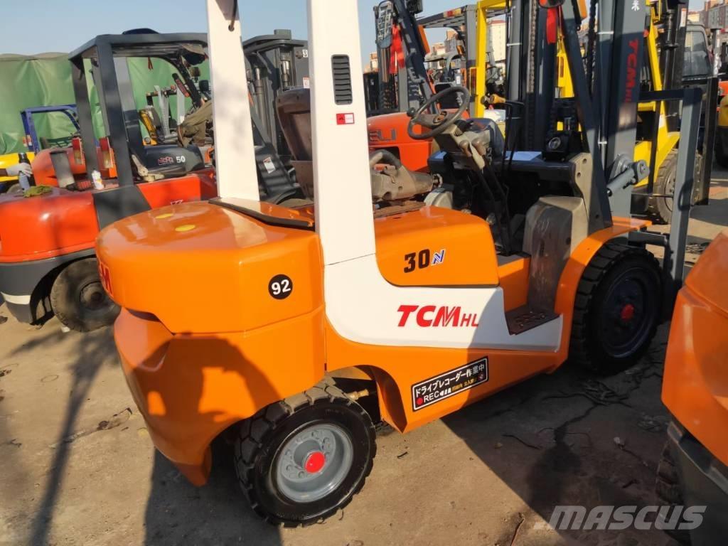 TCM FD30 شاحنات الديزل