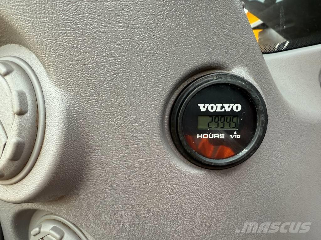 Volvo EC 250 EL حفارات زحافة