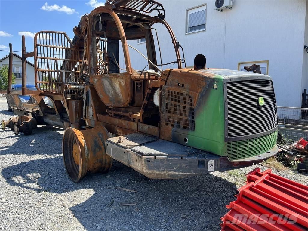 John Deere 1110E شاحنات