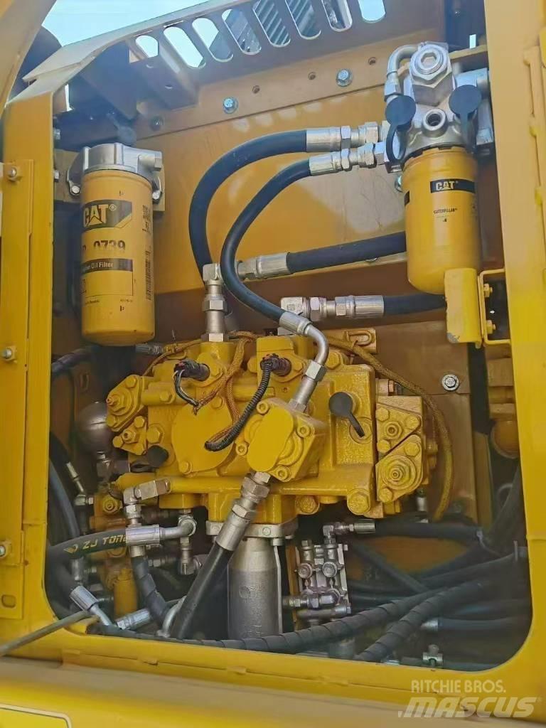 CAT 312 D حفارات زحافة