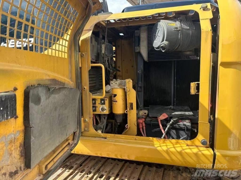 CAT 312 D حفارات زحافة