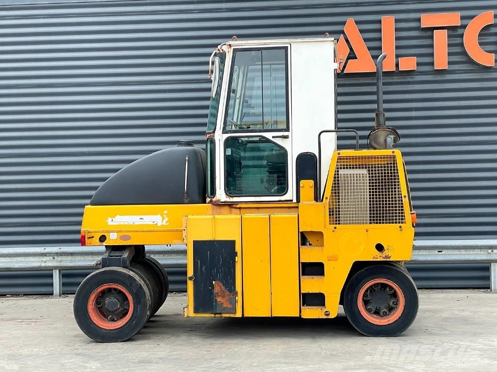 Dynapac CP 142 مداحل ذات إطارات هوائية