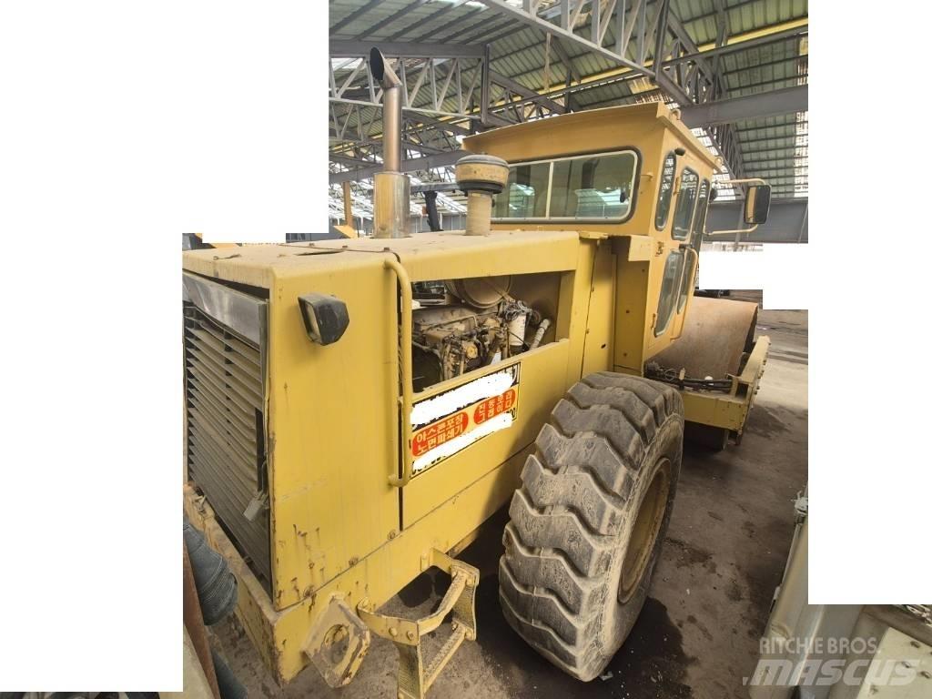 CAT CS 563 مداحل ثنائية الاسطوانة
