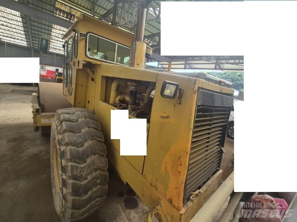 CAT CS 563 مداحل ثنائية الاسطوانة