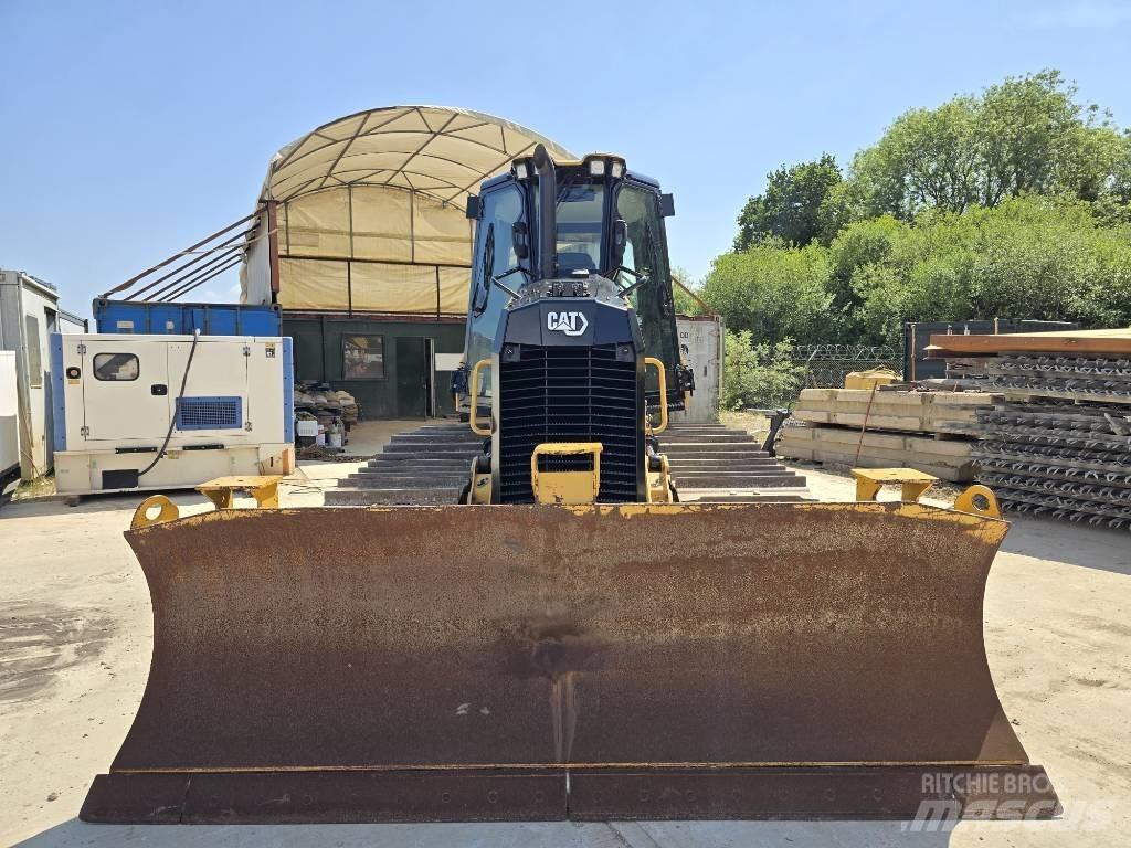 CAT D 3 LGP بلدوزرات مجنزرة