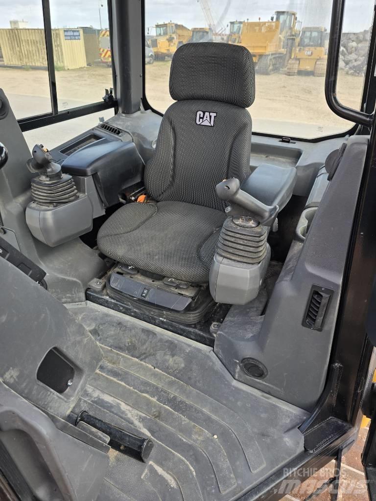 CAT D 3 LGP بلدوزرات مجنزرة