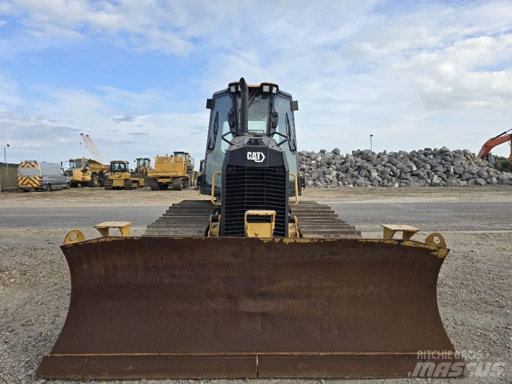 CAT D 3 LGP بلدوزرات مجنزرة