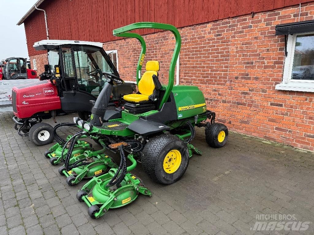 John Deere 8800 ركوب الحشائش