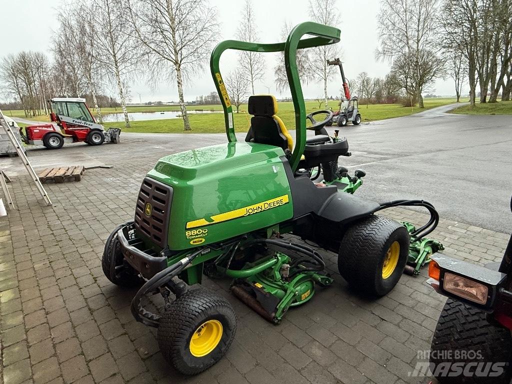 John Deere 8800 ركوب الحشائش