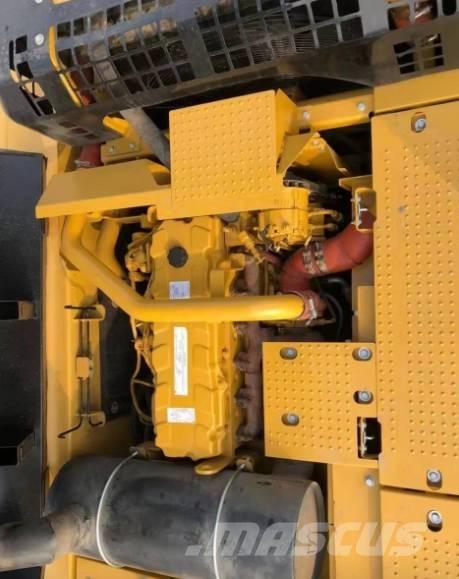 CAT 336D2 حفارات زحافة