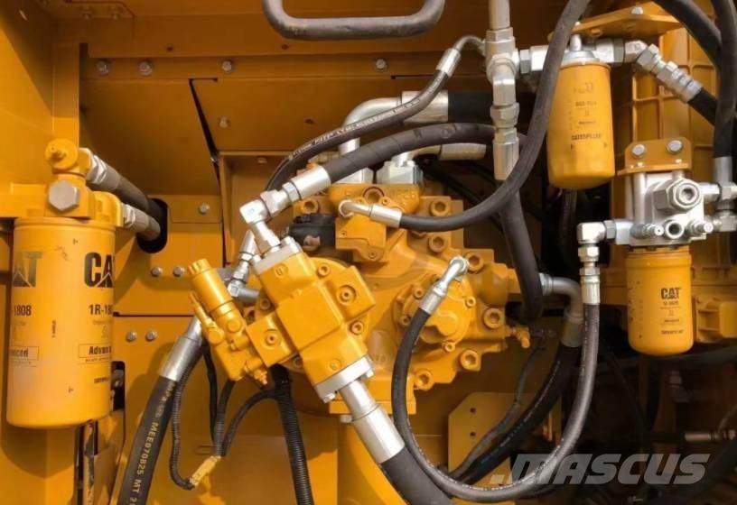 CAT 336D2 حفارات زحافة
