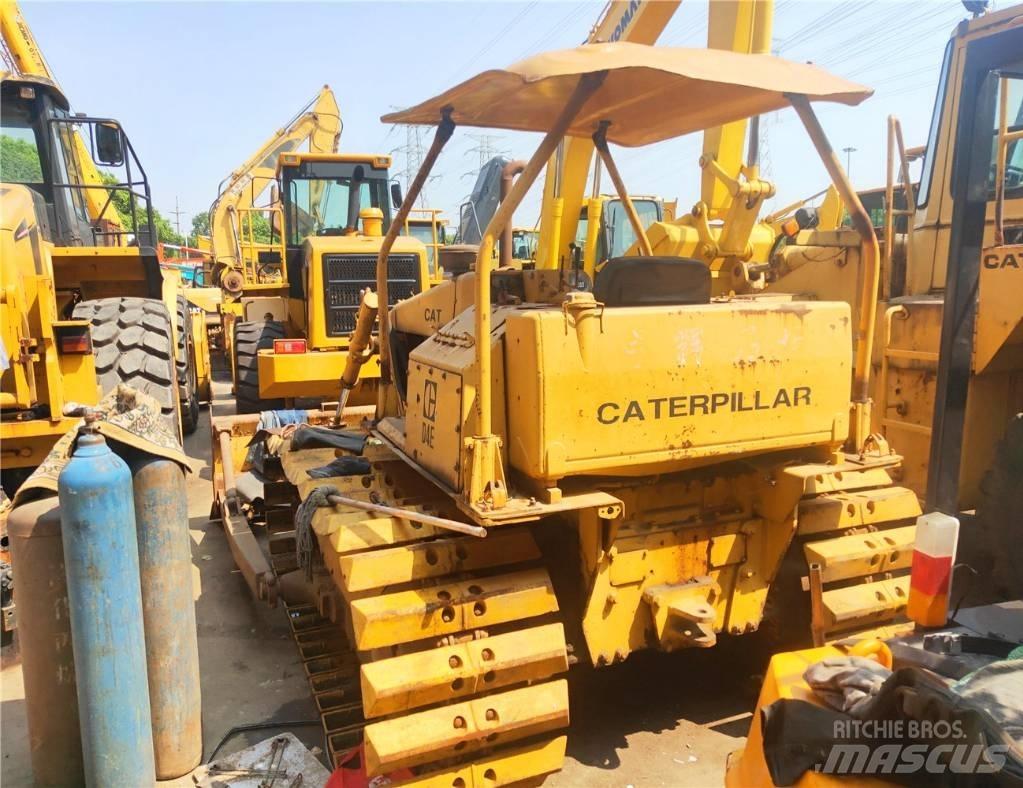 CAT D 4 E بلدوزرات مجنزرة