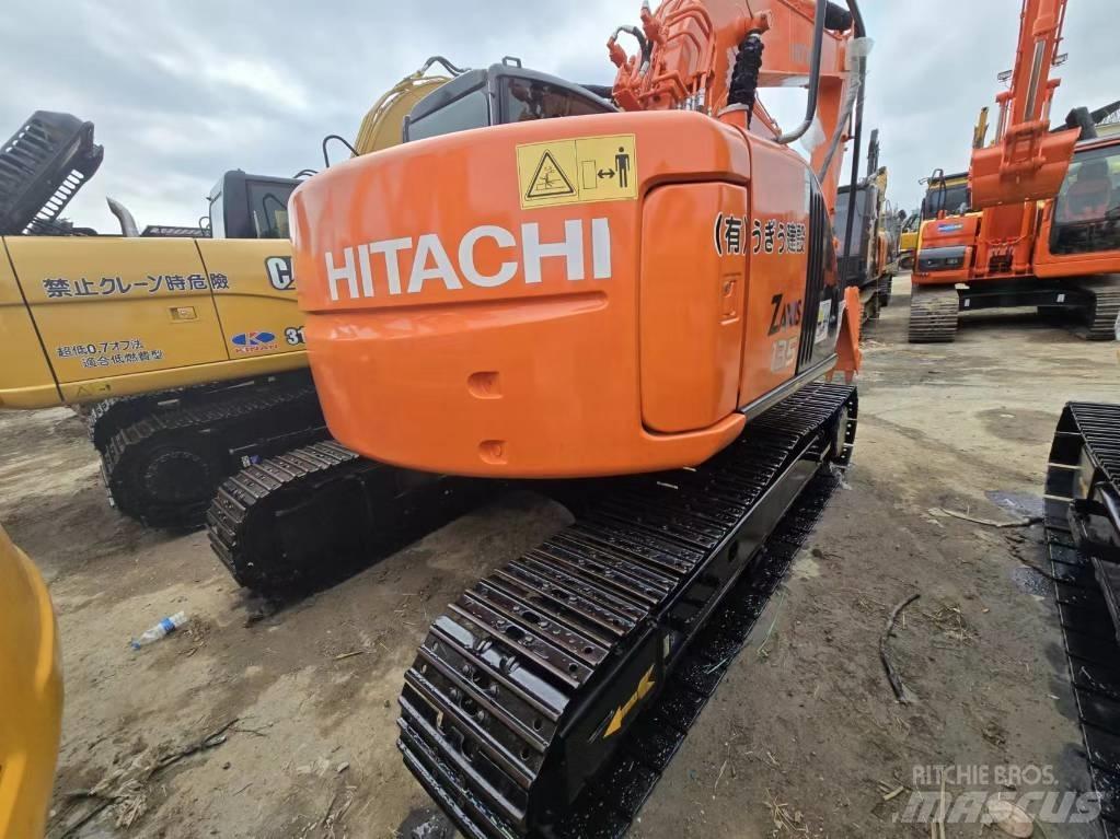 Hitachi ZX 135 US حفارات زحافة
