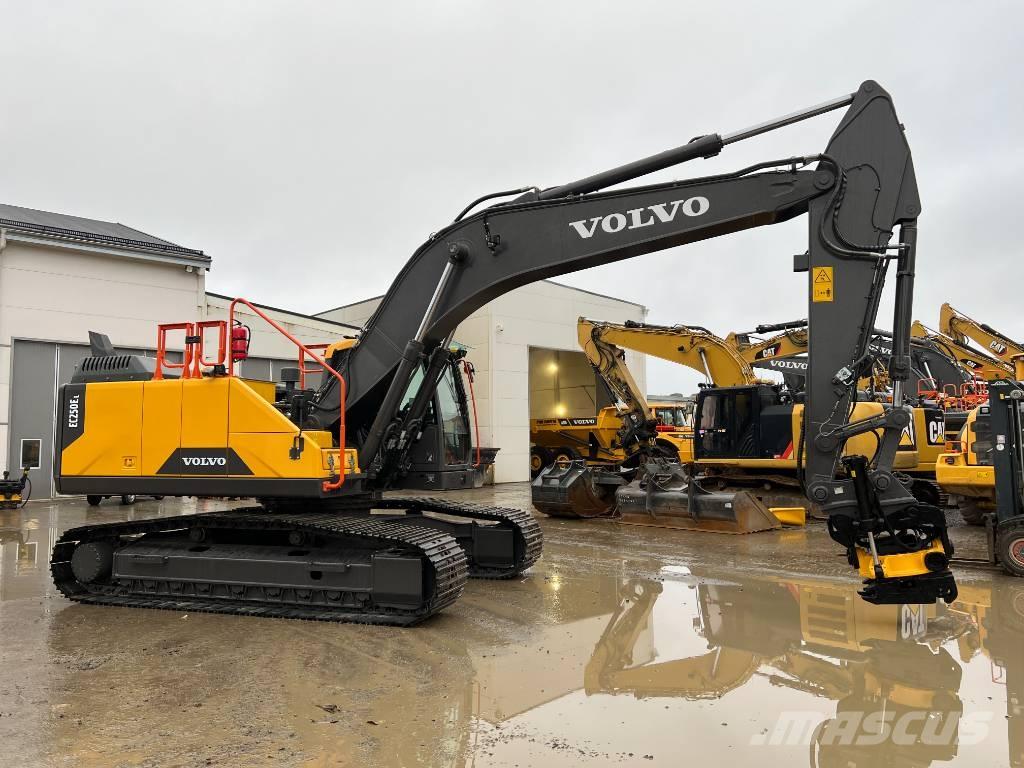 Volvo EC 250 EL حفارات زحافة