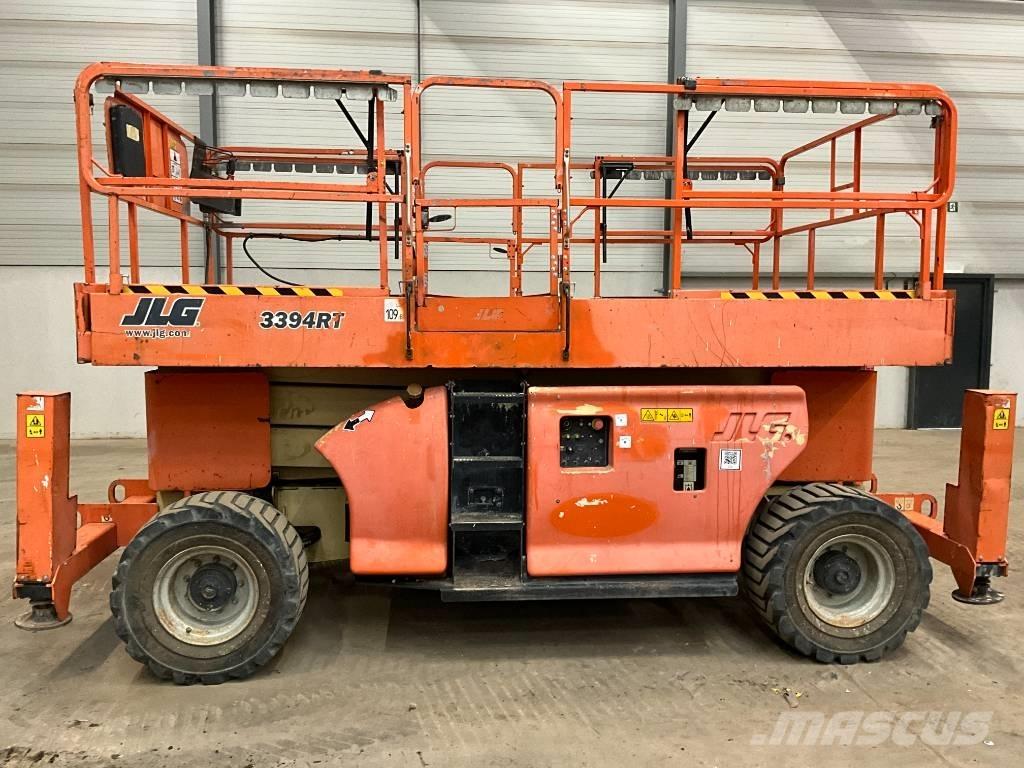 JLG 3394 RT رافعات مقصية الشكل
