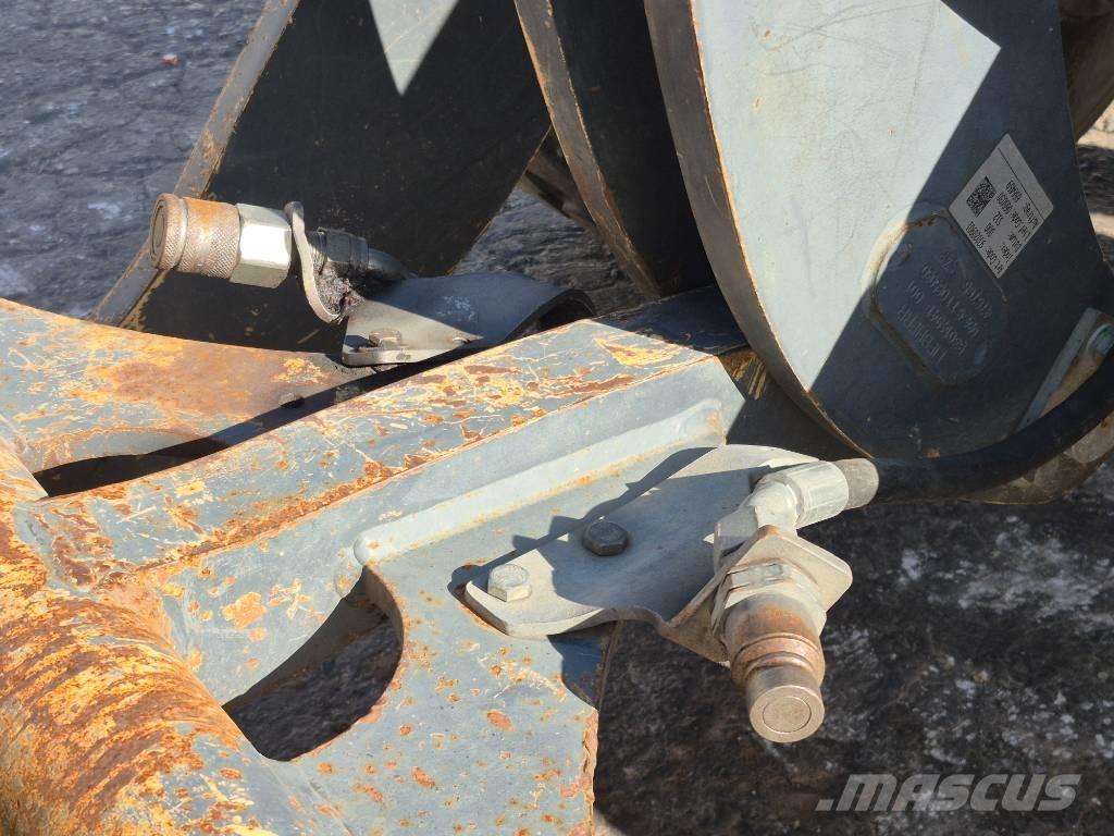 John Deere 204 K لوادر بعجل