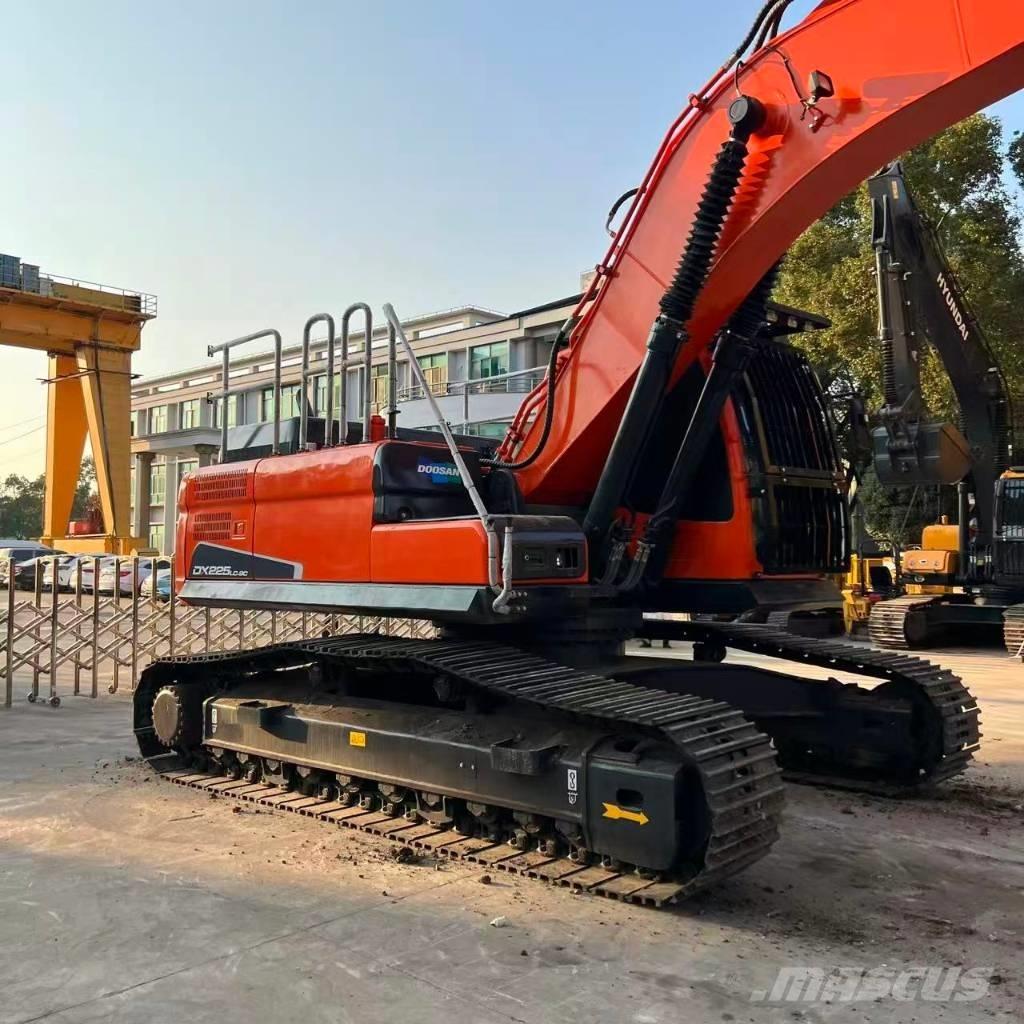 Doosan DX225LC-9C حفارات زحافة