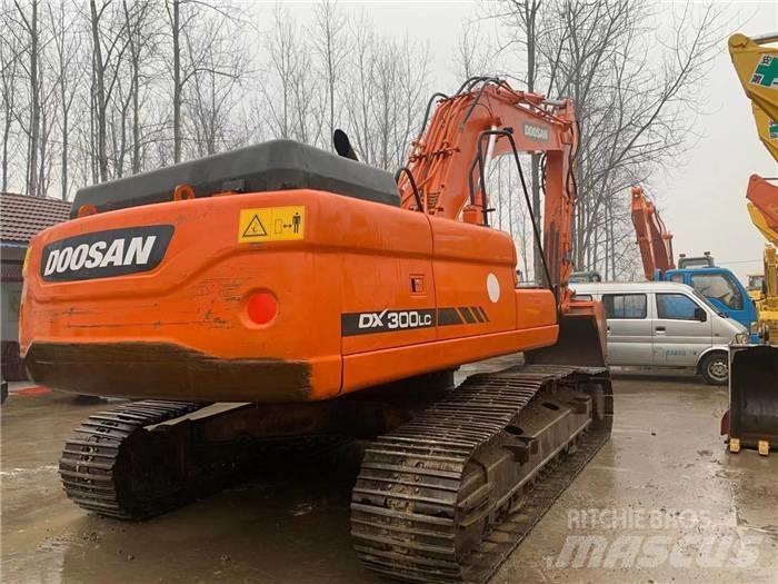 Doosan dx300 حفارات زحافة