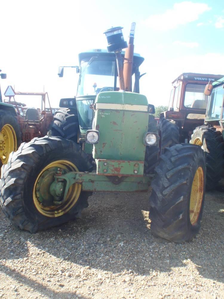 John Deere 4240 الجرارات