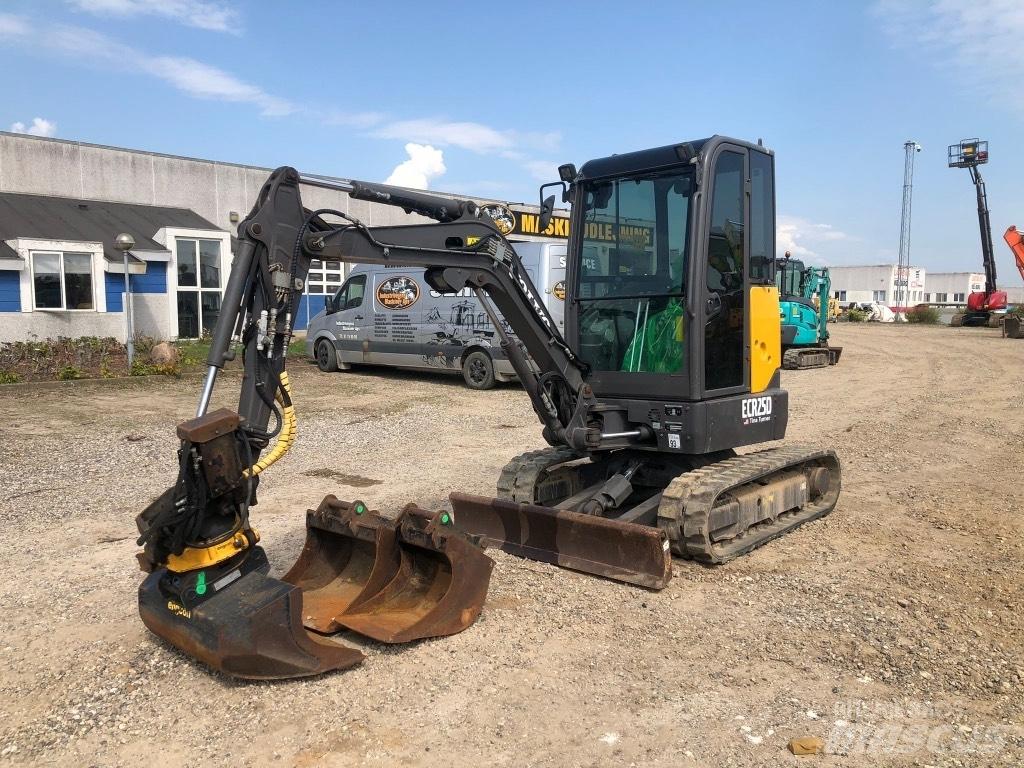 Volvo ECR 25 D حفارات صغيرة أقل من 7 طن (حفارات صغيرة)