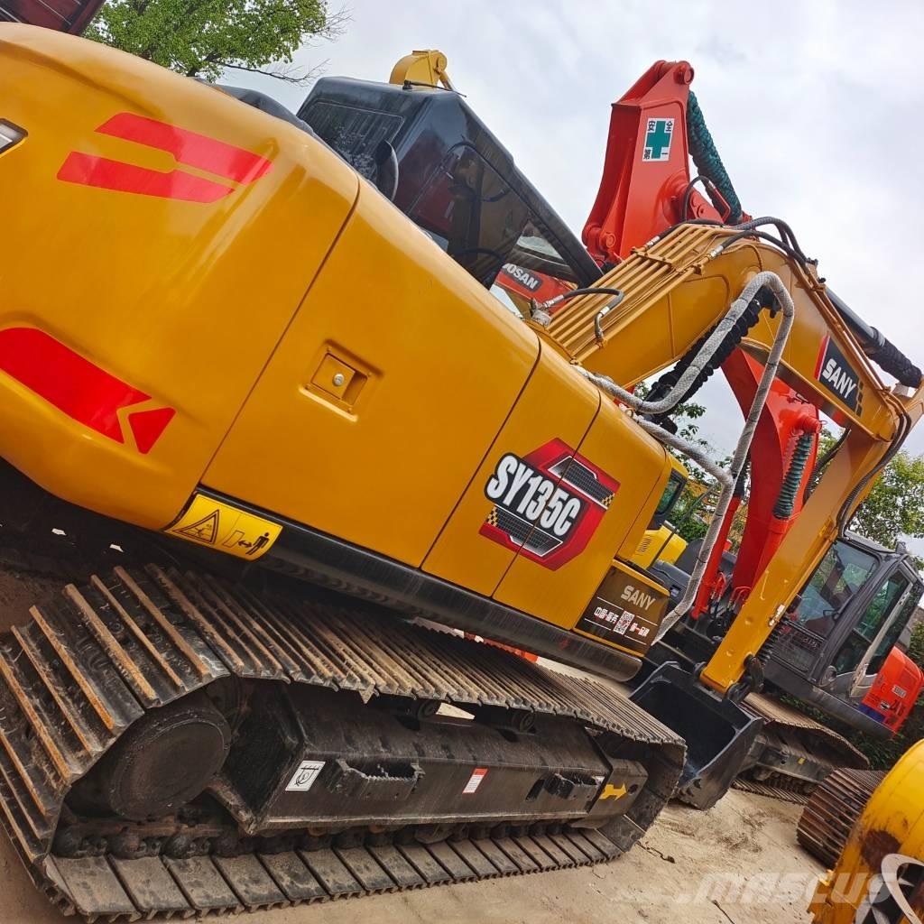 Sany SY 135 C حفارات زحافة