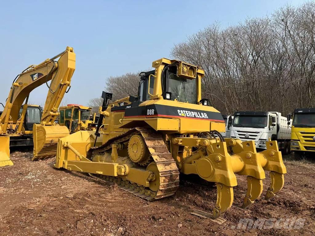 CAT D8R بلدوزرات مجنزرة