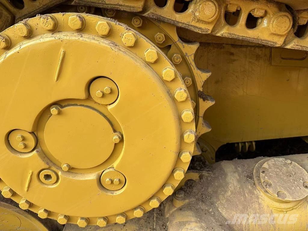 CAT D8R بلدوزرات مجنزرة