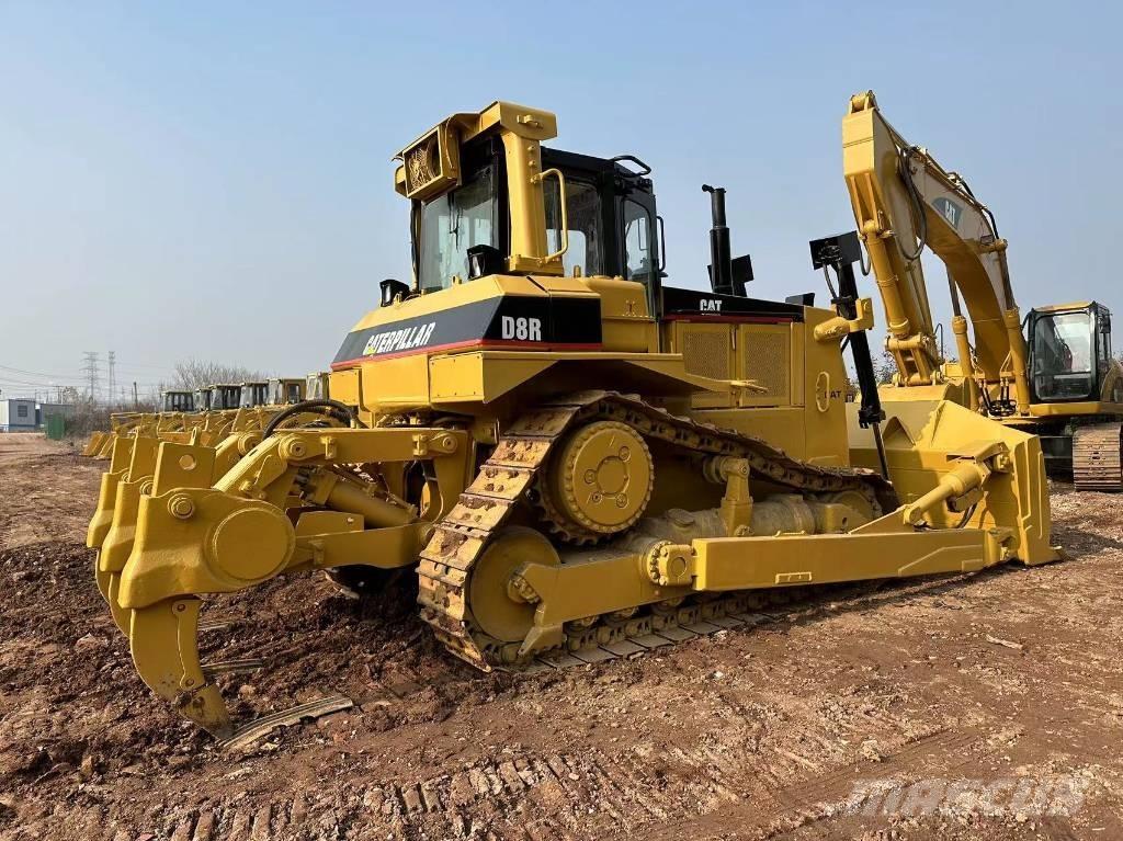 CAT D8R بلدوزرات مجنزرة