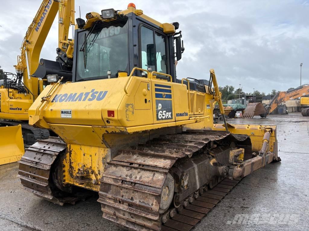 Komatsu D65PX-18 بلدوزرات مجنزرة