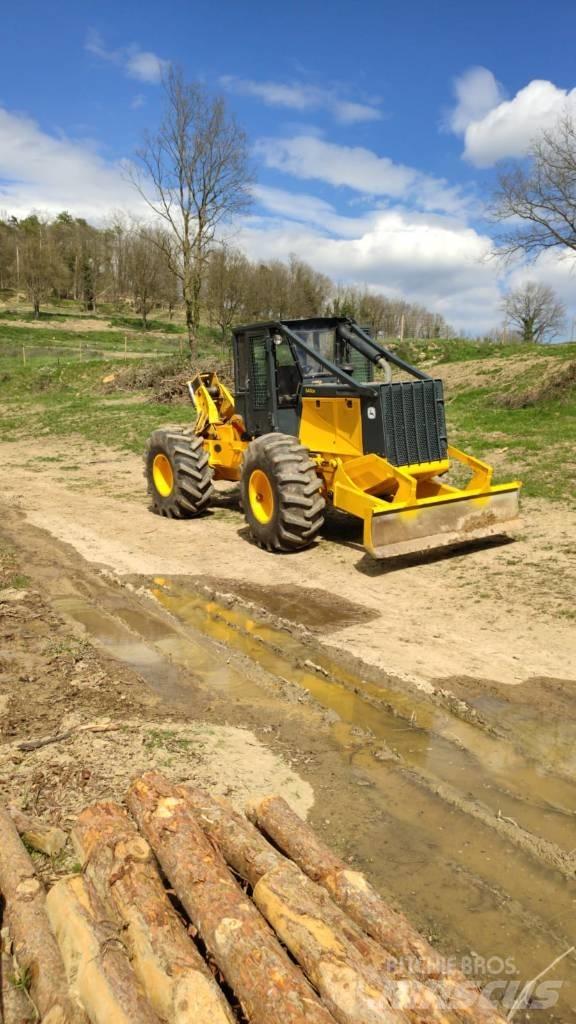 John Deere 640 ساحبات الأشجار