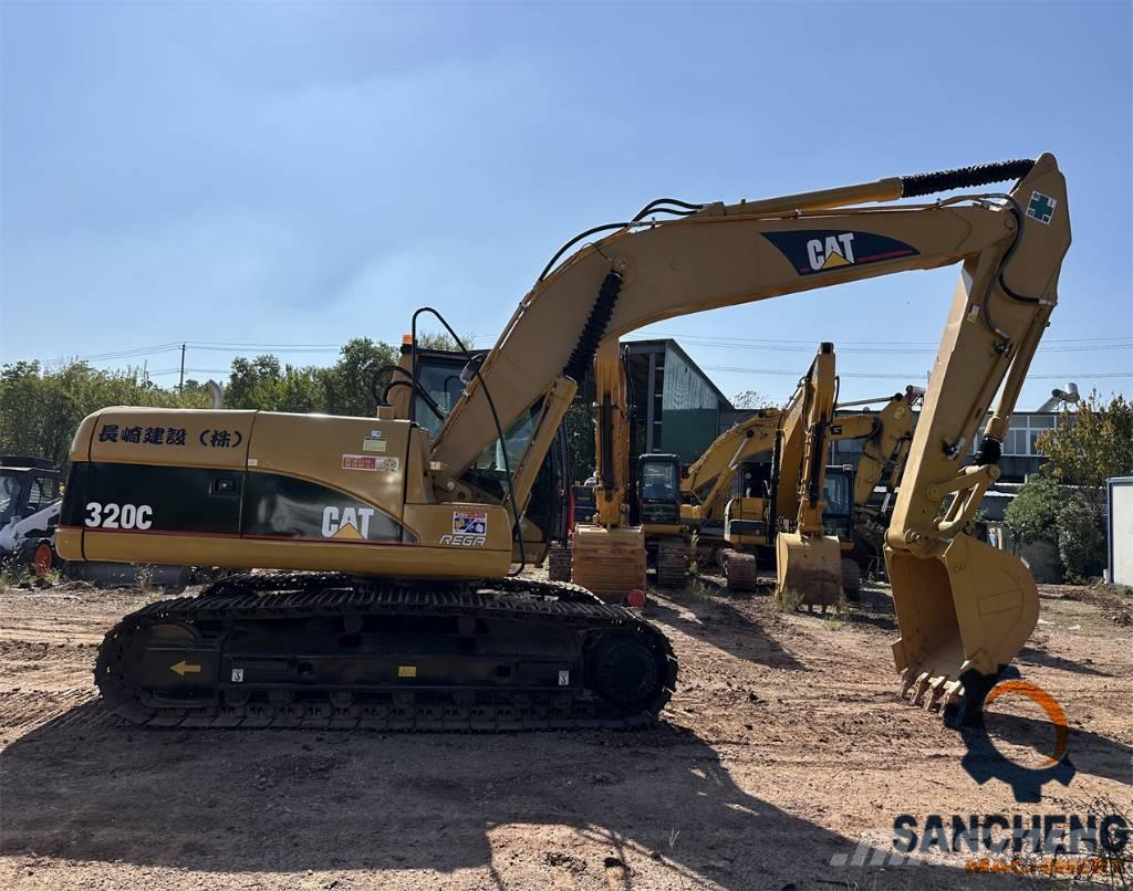 CAT 320 C حفارات زحافة