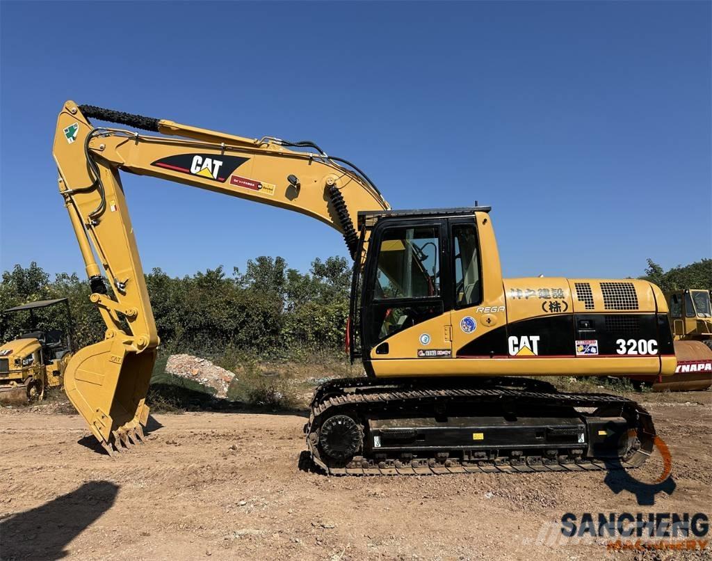 CAT 320 C حفارات زحافة